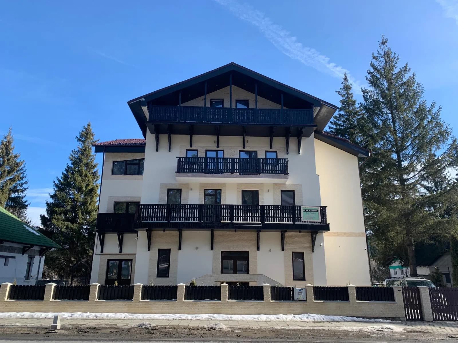 Casa Prahova — balcony with mountain view